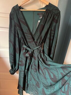 La Femme en Noir Emerald Green Printed Wrap Dress